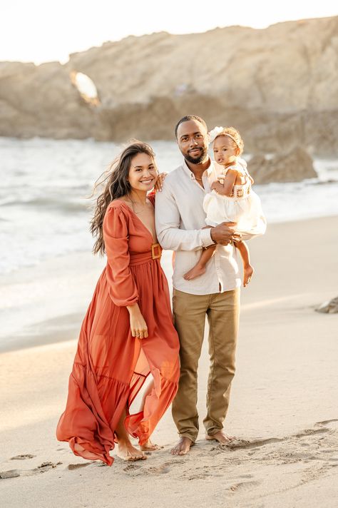 A Windy Family Session | Malibu California Beach Family Photographer Family Beach Pictures Outfits, Beautiful Family Photos, Beach Picture Outfits, Family Holiday Pictures, Matador Beach, El Matador Beach, Holiday Pics, Pictures Outfits, Family Photoshoot Poses