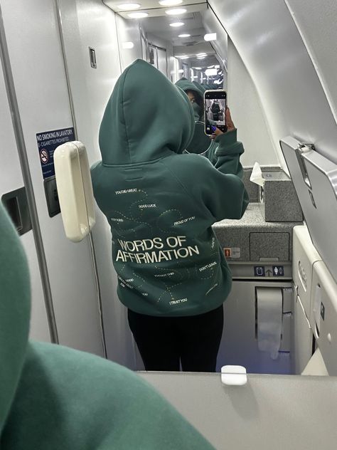 #fashion #trendy #dandy #dandyworldwide #hoodie #hoodieseason #sweatshirt #sweatshirtoutfitideas #airportfashion #plane #planebathroom Halle Dandy Hoodie, Dandy Hoodie Outfit, Dandy Sweatshirt, Dandy Hoodie, Dandy Worldwide, Virtual Wishlist, Snap Stories, Spring Sweatshirt, 2024 Christmas