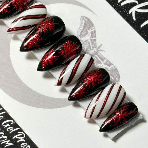 Christmas Chrome Holiday Horror Nails, Merry Creepmas Nails, Christmas Nails Nightmare Before, Spooky Xmas Nails, Spooky Winter Nails, Christmas Gothic Nails, Black And White Xmas Nails, Black Candy Cane Nails, Easy Nail Designs Winter