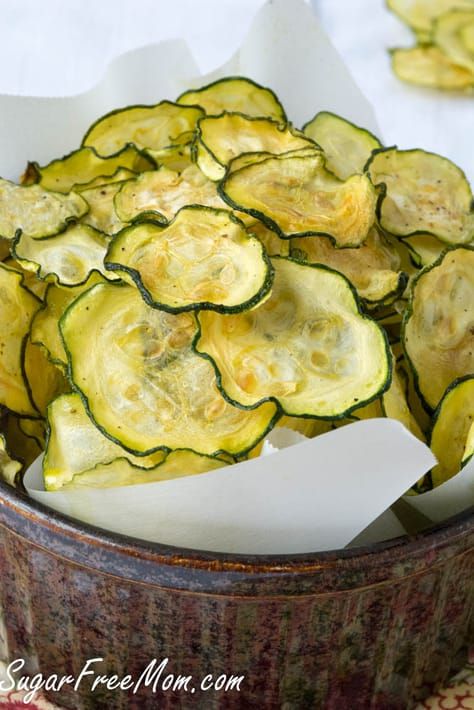 salt and vinegar zucchini chips - haven't tried yet but plain other recipe didn't really get crispy Salt And Vinegar Zucchini Chips, Dehydrated Zucchini, Salt And Vinegar, Zucchini Chips, God Mat, Dehydrated Food, Chips Recipe, Dehydrator Recipes, Low Carb Snacks