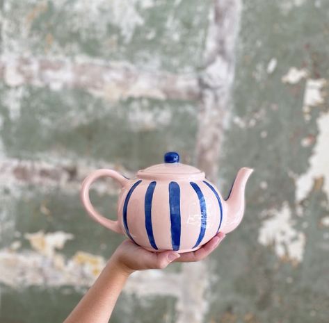 Teapot Ceramic Painting, Teapot Ceramic Ideas, Tea Pot Painting, Kitchen Props, Painted Teapot, Diy Pottery Painting, Keramik Design, Pottery Teapots, Diy Pottery