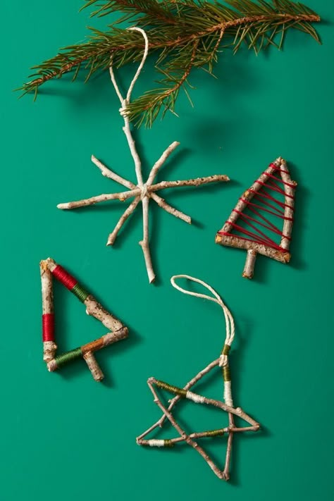 homemade christmas ornaments, Twig Ornaments Homemade Christmas Ornaments, Easy Holidays Crafts, Homemade Ornaments, Ornaments Homemade, Fun Christmas Crafts, Christmas Tree Crafts, Simple Christmas Tree, Christmas Ornaments Diy, Natural Christmas