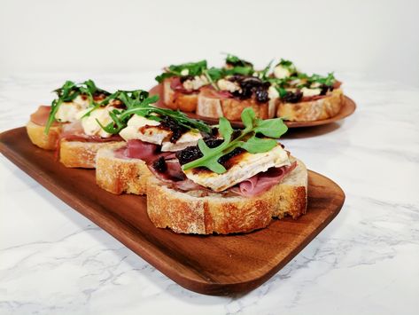 These are basically the grown up version of Bagel Bites. Topped with arugula, a splash of olive oil and ... Brie And Fig Crostini, Brie Fig And Prosciutto Crostini, Bruschetta With Prosciutto, Mellow Mushroom Bruschetta Recipe, Fig Bruschetta, Brie Bruschetta, Prosciutto Bruschetta, Brie And Prosciutto, Fig Brie