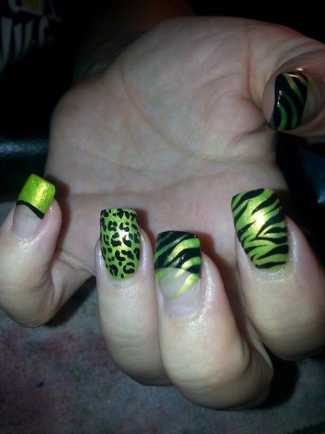 Green, black Green 2000s Nails, Green Gyaru Nails, Emo 2000s Nails, Green Y2k Nails, Scene Kid Nails, Black Green Nails, Black And Green Nails, Green And Black Nails, Scene Nails