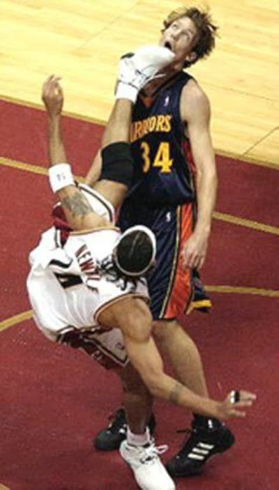 Nba Funny Moments, Funny Basketball Pictures, Nba Funny, Funny Sports Pictures, Basketball Funny, Sport Body, Basketball Pictures, Sport Hockey, Sports Photos