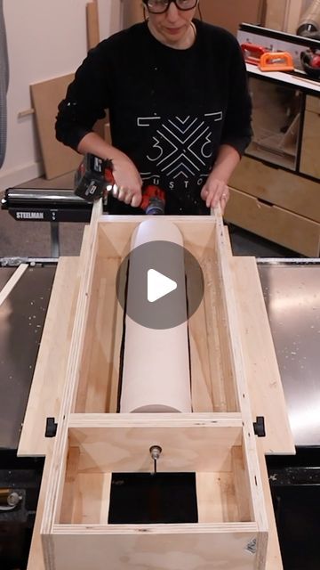 Wood Turning On Table Saw, Making Table Legs Wood, Table Saw Jigs Diy, Round Table Legs, Routing Table, Homemade Lathe, Wood Jig, Diy Table Legs, Diy Lathe