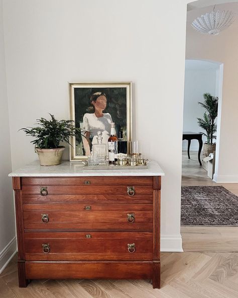 White Antique Dresser, White Home Design, Marble Dresser, Marble Top Dresser, Dresser Bar, Franklin Homes, Marble Bar, Home Board, Wood Dresser