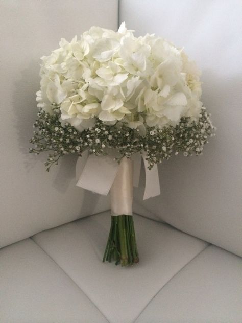 White hydrangea and baby's breath Bridal Flowers Hydrangea, Babysbreath Hydrangea Bouquet, White Wedding Hydrangeas, Hortensia Wedding Bouquet, Baby’s Breath And Hydrangeas, Hydrangea And Baby Breath Bouquet, Babybreath Bouquet Wedding, Hydrengas Bouquet, Hydragena Bouquet