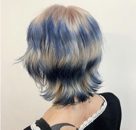 Styles For Short Layered Hair, Angel Ring Hair Dye, Back Of Short Hair, White Short Hair, Short Hair Inspo, Y2k Hair, Dyed Hair Inspiration, Hair Idea, Dye My Hair