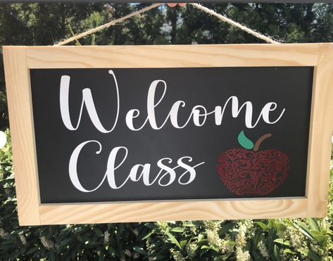 Classroom Door Design, Welcome Sign For Classroom, Welcome Sign Classroom, Teacher Welcome Signs, Classroom Prep, Chalkboard Classroom, Welcome To Class, Classroom Door Signs, Classroom Welcome