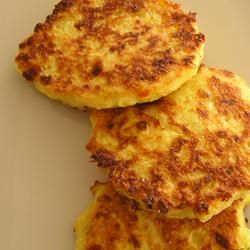 Yellow Squash Patties, Dishes Decoration, Fried Yellow Squash, Squash Patties, Summer Squash Recipes, Yellow Squash Recipes, Potatoe Pancake Recipe, Patties Recipe, Potato Pancakes