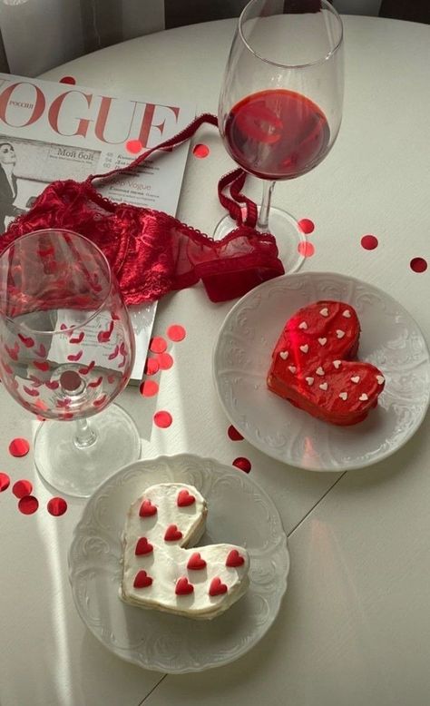 Visual Wallpaper, Valentines Brunch, Red Mood, Red Aesthetics, Valentines Party Decor, Mint Wallpaper, Candles Aesthetic, Surprises For Husband, Cute Birthday Pictures