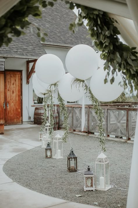 Jumbo Balloons, Jungle Baby Shower Theme, Engagement Party Ideas, White Balloons, Wedding Decor Elegant, Wedding Balloons, White Party, Grad Party, Balloon Garland