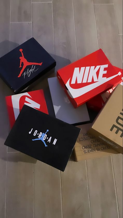 Shoe Boxes Aesthetic, Shoe Shopping Aesthetic, Sneaker Collection Aesthetic, Gangsta Lifestyle, Nike Boxes, Nike Shoe Box, Nike Shopping, Nike Collection, Nike Box