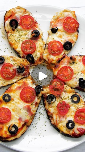 F For, Eggplant Pizza, Sliced Ham, Black Olives, Eggplant Recipes, Baking Tray, 2 Ingredients, Shredded Cheese, Tomato Sauce