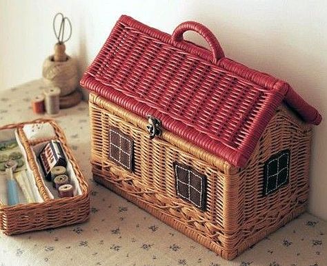 Vintage Wicker Sewing Box in the Shape of a Cabin. Willow Weaving, Sewing Basket, Paper Weaving, Newspaper Crafts, Vintage Sewing Machines, Sewing Baskets, Paper Basket, Creative Idea, Sewing Items