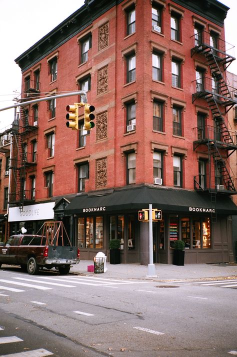 90s Nyc Street Photography, 90s Buildings, Contax T2, Film Shots, San Myshuno, Shot On Film, City Shoot, Building Aesthetic, New York Office