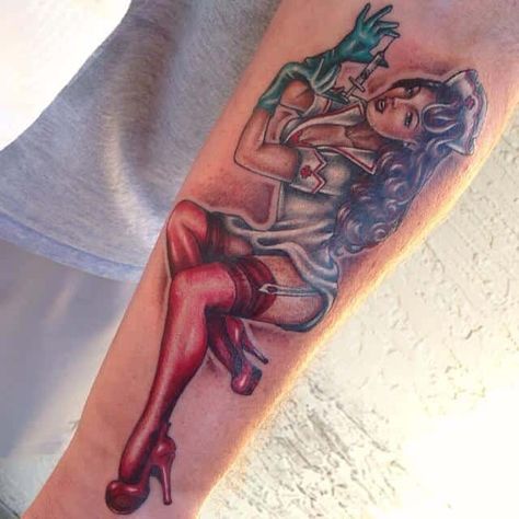 History of Pin Up Girl Tattoo Designs The idea of the pin up girl has been around for ages. It is a timeless trend that captures the ideal American girl in various states of undress… Pin Up Girl Tattoos, Pin Up Girl Tattoo, All Black Tattoos, Nurse Tattoo, Sick Tattoo, Tattoos Skull, Pin Up Tattoos, Tattoo Girl, Tattoo Designs For Girls