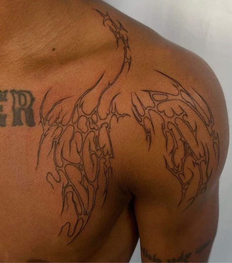 Guy Collar Bone Tattoo, Chest Neck Tattoo Men, Guy Shoulder Tattoos, Kenza Tattoo, Tattoo Inspiration Men Chest, Back Men Tattoo, Shoulder To Chest Tattoo For Men, Chest To Shoulder Tattoo Men, Shoulder Chest Tattoo Men