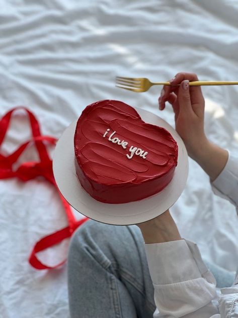 Doodle Cake, Heart Birthday Cake, Cake For Boyfriend, 25th Birthday Cakes, Tiered Cake Design, Tiny Cakes, Mini Cakes Birthday, Valentines Day Cakes, Creative Birthday Cakes