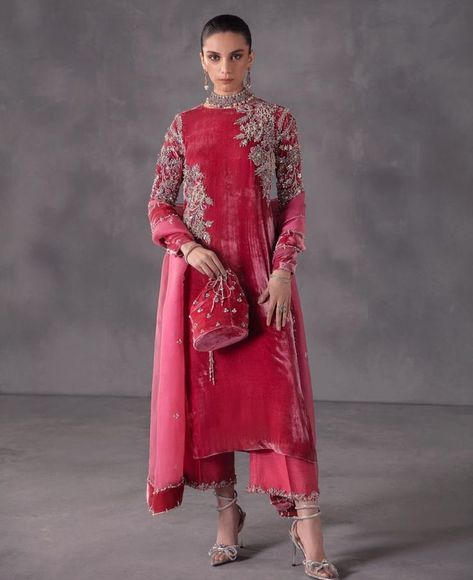 Velvet Pakistani Dress Color Combinations, Velvet Pakistani Dress, Kanwal Malik, Velvet Suit Design, Velvet Dress Designs, Shirt Trouser, Velvet Suit, Velvet Dresses, Designer Dresses Casual