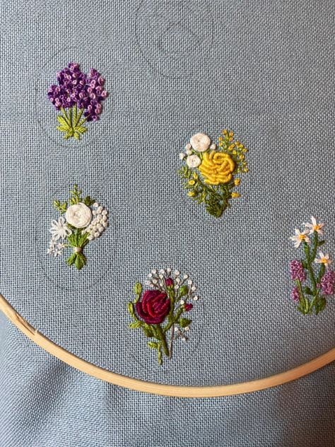 Dainty Flower Embroidery, Summer Floral Embroidery Daily Bag, Hydrangea Embroidery Tutorial, Embroidery Hydrangea, Tiny Floral Embroidery, Embroidery Samples, Bullion Embroidery, Embroidery Accessories, Sulaman Pita