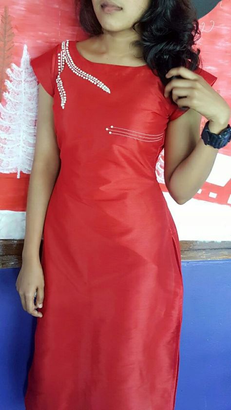 Christmas theme kurti...red and white Combi Red White Kurti Designs, Red And White Churidar Designs, Red And White Dress Indian, Red And White Kurti Design, Christmas Kurthi Design, Red Kurthi Models, Christmas Churidar Designs, Christmas Kurti Ideas, Red Kurta Women Indian