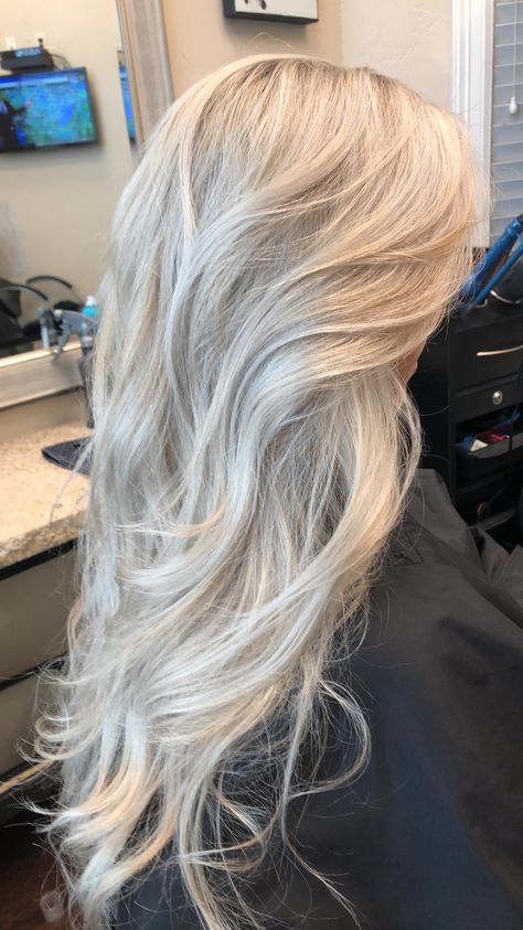 Hair Goals Color, Hottest Haircuts, Bright Blonde Hair, Icy Blonde Hair, Hot Haircuts, Icy Blonde, Blonde Hair Inspiration, Ombré Hair, Blonde Hair Looks