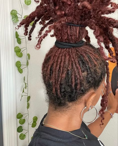 Dreads Aesthetic, 100 Locs, Feminine Locs, Locs With Curly Ends, Black Hair 90s, Loc Goddess, Dreads Styles For Women, Natural Locs, Natural Hair Growth Tips