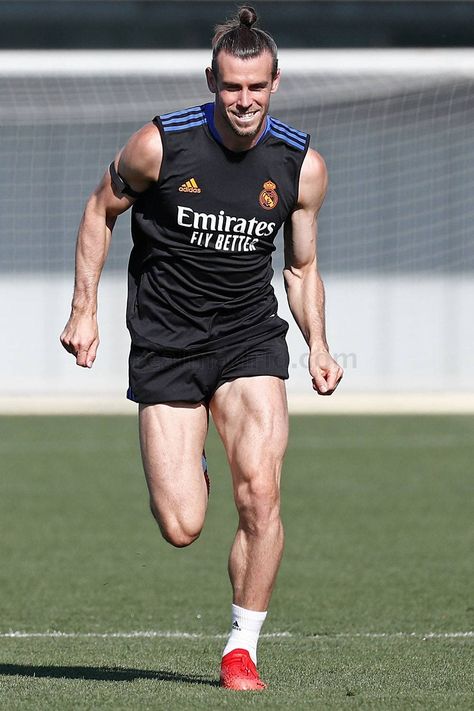 Messi Legs, Real Madrid Pictures, Leg Reference, Cristiano Ronaldo Juventus, Ronaldo Juventus, Real Madrid Wallpapers, Soccer Guys, Gareth Bale, Leg Muscles