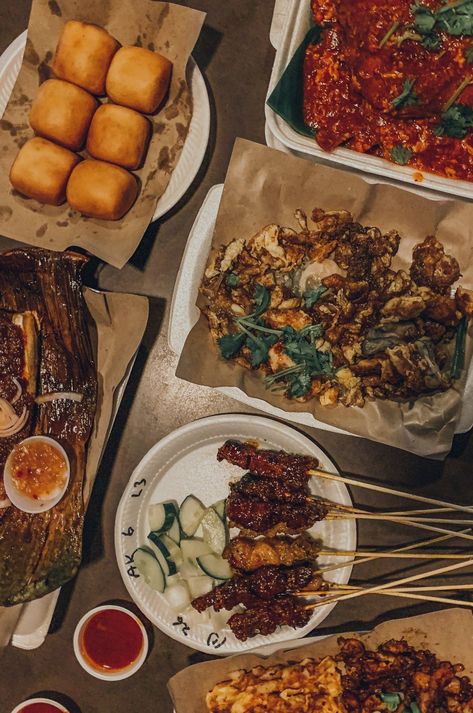 Singapore Food Guide - BEST Street Food in the Lion City - biancakarina Vietnam Street Food, World Street Food, Vietnamese Street Food, Middle Eastern Food, Asian Street Food, Singapore Food, Food Street, Michelin Guide, Best Street Food