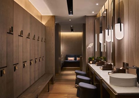 Spa locker room / changing area JW MARRIOTT SOUTH BEACH Singapore 2017 Deco Spa, Spa Luxe, Luxury Gym, Spa Interior Design, Gym Lockers, Gym Interior, Spa Interior, Spa Design, Spa Room