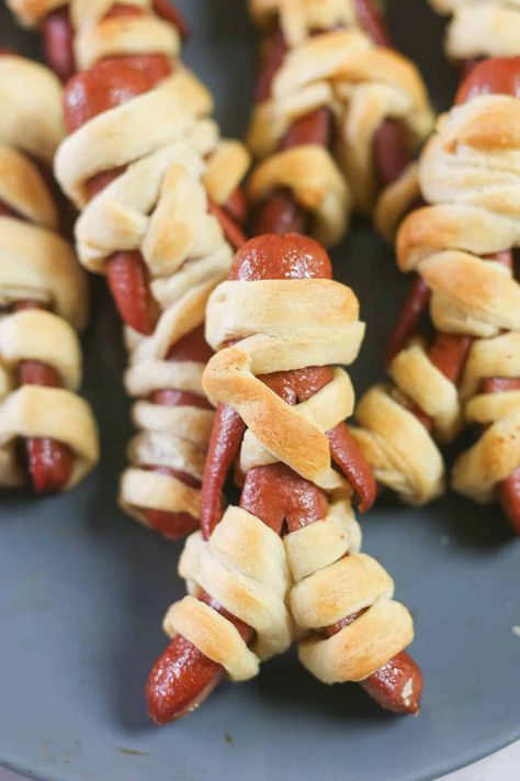 Mummy Hot Dogs - Thriving Home Hot Dog Crescent Rolls, Mummy Hot Dogs, Mummy Dogs, Thriving Home, Halloween Themed Food, Night Kids, Fun Halloween Treats, Fun Halloween Food, Halloween Food Treats