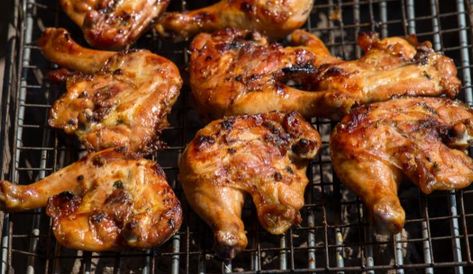 La Guía Del Pollo a La Parrilla Perfecto | Recetas y Bebidas Grilling Frozen Chicken, Grilled Chicken Leg Quarters, Grilled Chicken Legs, Pollo Teriyaki, New Chicken Recipes, Chicken Breast Crockpot Recipes, Leg Quarters, Crockpot Chicken Breast, Chicken Leg Quarters