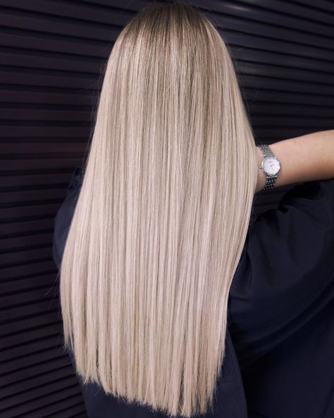 Platinový Blond, Long Platinum Blonde Hair, Long Platinum Blonde, Blonde Hair Inspiration, Blonde Hair Looks, Short Straight Hair, Brown Blonde Hair, Platinum Blonde Hair, Long Blonde