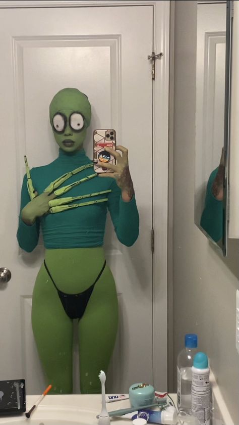 eleanor on Twitter: "the feminine urge to touch rusty spoons… " Salad Fingers Rusty Spoons, Rusty Spoon, Salad Fingers, Feminine Urge, Finger Art, Drag King, Hallowen Costume, Memes Random, Halloween Inspo