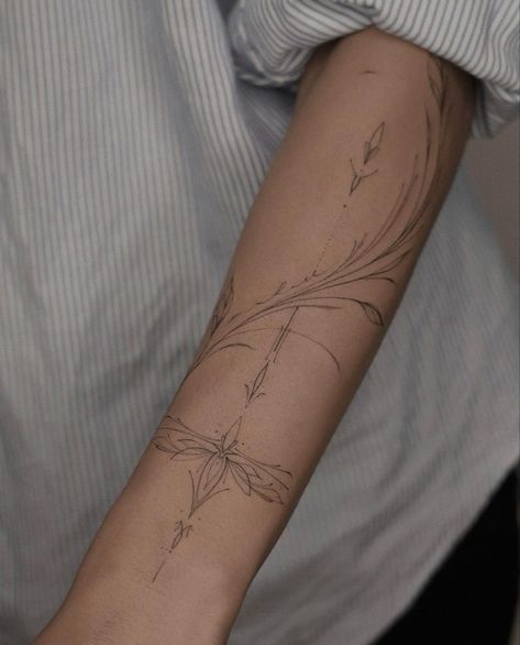 Minimalist Arm Sleeve, Ornamental Tattoo Leg, Ornamental Tattoo Design Arm, Resilience Tattoo, Arm Wrap Tattoo, Aesthetic Tattoo Ideas, Unique Tattoo Ideas, Floral Thigh Tattoos, Wrap Tattoo