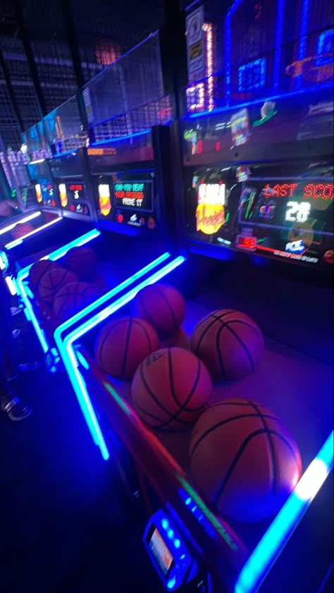 Fake Arcade Snaps, Arcade Instagram Pictures, Wallpapers Graffiti, Arcade Basketball Aesthetic, Arcade Date Aesthetic, Basketball Arcade, Cinema Idea, Blurry Pics, Hidden Identity