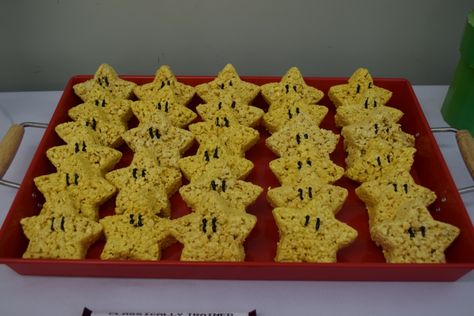 Mario Bros Super Star Rice Krispie treat Decor Super Mario Bro Treats, Mario Star Rice Crispy Treats, Super Mario Rice Crispy Treats, Mario Rice Crispy Treats, Mario Bros Rice Krispies, Mario Bros Candy Table, Super Mario Bros Party Ideas Food Dessert Tables, Super Mario Rice Krispie Treats, Mario Rice Krispie Treats