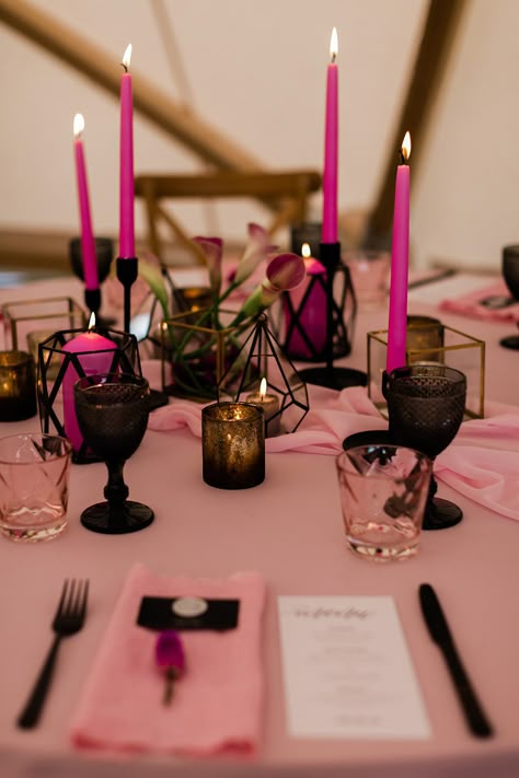 Pink And Black Reception, Pink Black And White Table Setting, Hot Pink And Black Table Decor, Black Pink Table Decor, Pink And Black Candles, Black And Pink Centerpieces Diy, Pink And Black Table Decorations, Black Birthday Table Decor, Black And Pink Table Decor