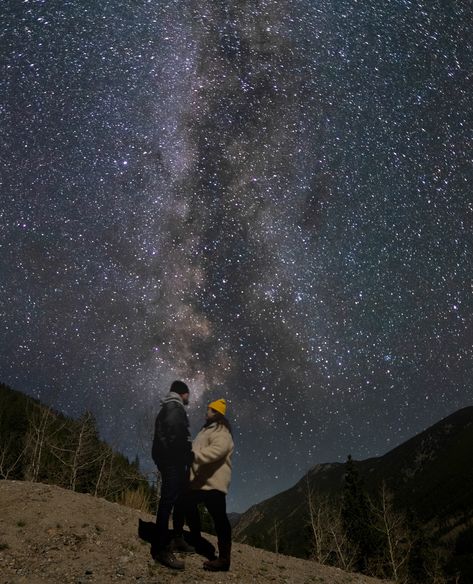 Stargazing With Boyfriend, Stargazing Proposal, Star Gazing Date Aesthetic, Star Watching Date, Watching Stars Couple, Star Gazing Couple, Adventure Couple Aesthetic, Star Gazing Aesthetic Couple, Star Gazing Date