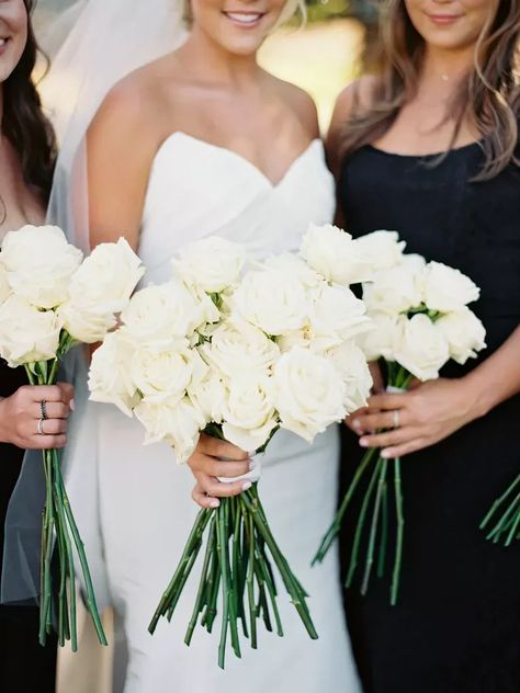 Long Stem Bouquet, Classic Wedding Ideas, White Rose Bridal Bouquet, White Rose Wedding Bouquet, Beauty And Beast Wedding, Wedding Flower Trends, Simple Wedding Bouquets, Bridesmaid Bouquet White, White Rose Bouquet