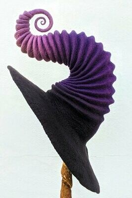 Ideas For Fancy Dress, Wizard Clothing, Felt Witch Hat, Felting Crafts, Wicked Art, Hat Tutorial, Wool Hats, Felt Hats, Nuno Felt