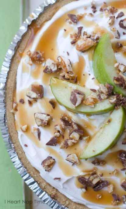 No Bake Pie Recipes: Snickers Caramel Apple Pie Snicker Pie, Snickers Pie, Caramel Apple Pie, Think Food, No Bake Pies, Whipped Topping, Caramel Apple, Yummy Sweets, How Sweet Eats