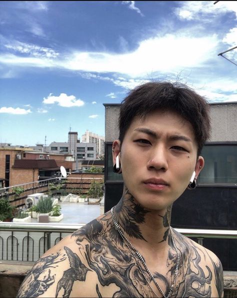 Tattoo Inspo Aesthetic, Japanese Tattoos For Men, Tattoos Aesthetic, Aesthetic Japanese, Korean Tattoos, Wavy Hair Men, Grunge Guys, Neck Tattoo For Guys, Aesthetic Korean