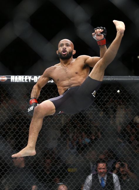 Demetrious Johnson Wallpaper, Demetrius Johnson, Ufc Fighters Men, Demetrious Johnson, Mma Motivation, Ufc Poster, Mma Videos, Mma Girls, Anderson Silva