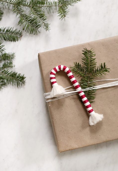 Learn how to make these macrame candy canes to use as decor, ornaments, or gift toppers! #christmas #wrapping Diy Candy Cane Ornaments, Macrame Candy Cane, Diy Candy Cane, Candy Cane Gifts, Candy Cane Ornament, Diy Wrap, Gift Toppers, Macrame Patterns Tutorials, Diy Candy