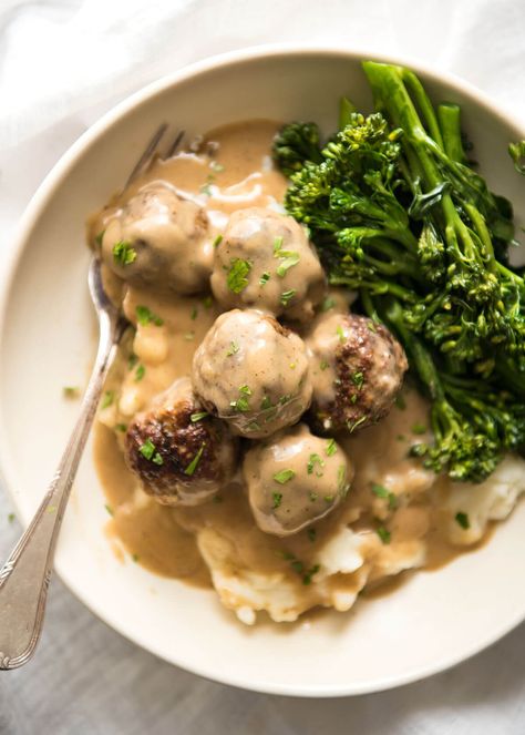 Extra soft, extra juicy, extra tasty Swedish Meatballs with two little tips that make all the difference. Smothered in an epic gravy for Swedish Meatballs! Steamed Broccolini, Ikea Meatballs, Creamy Mashed Cauliflower, Meatballs And Gravy, Meatball Sauce, Tasty Meatballs, Recipetin Eats, Recipe Tin, Swedish Meatballs