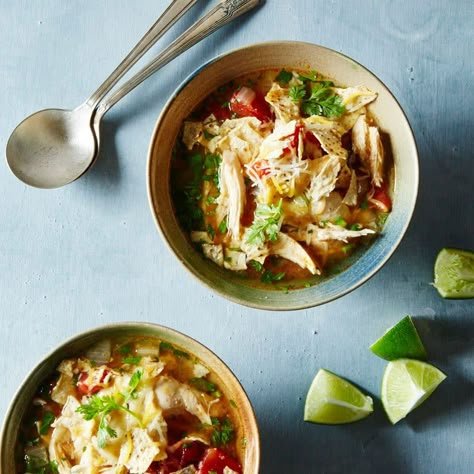 Chicken tortilla soup Authentic Chicken Tortilla Soup, Healthy Tortilla Soup, Healthy Chicken Tortilla Soup, Ww Soup, Chicken Tortillas, Creamy Chicken Tortilla Soup, Ww Dinner, Chicken Tortillas Soups Recipe, Weight Watcher Meals