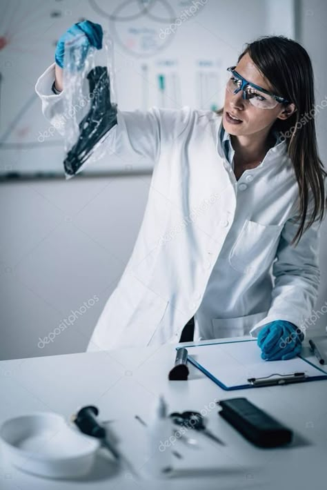 Chemistry Degree, Lab Scientist, Female Detective, Detective Aesthetic, My Future Job, Forensic Scientist, Art Studio Organization, Chemistry Experiments, Mata Hari